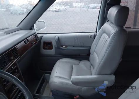 1993 Chrysler Town & Country из США, поврежденный, VIN 1C4GH54R1PX696513